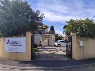 Entrée et parking cabinet d'expertise comptable Augefi Sud Hérault à Sauvian